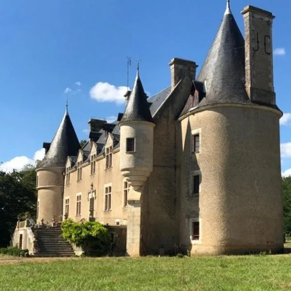 Chambre dans tour du 15ème siècle，位于勒布朗的酒店