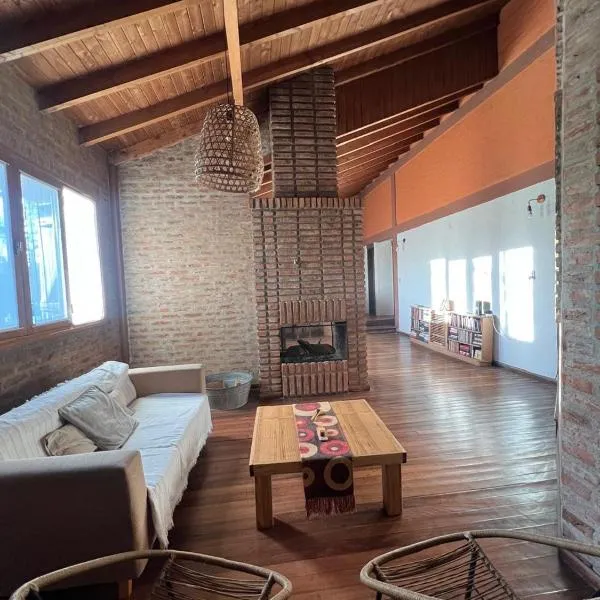 Habitación privada en chalet, Cipolletti，位于内乌肯的酒店