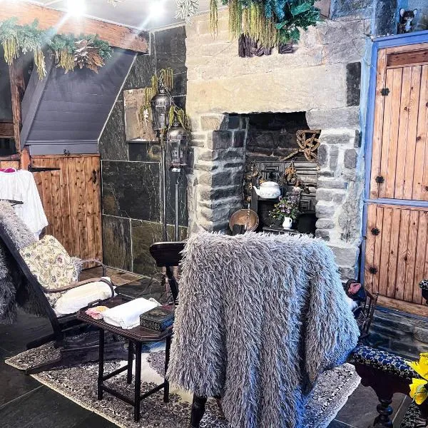 Travel Back in Time Fairy Cottage on the Cobbles，位于Cowling的酒店