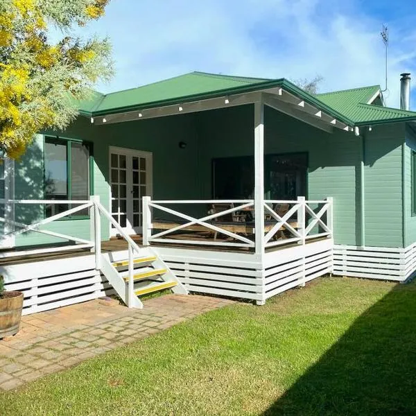 Town Hideaway - Sleeps 6，位于玛格丽特河的酒店