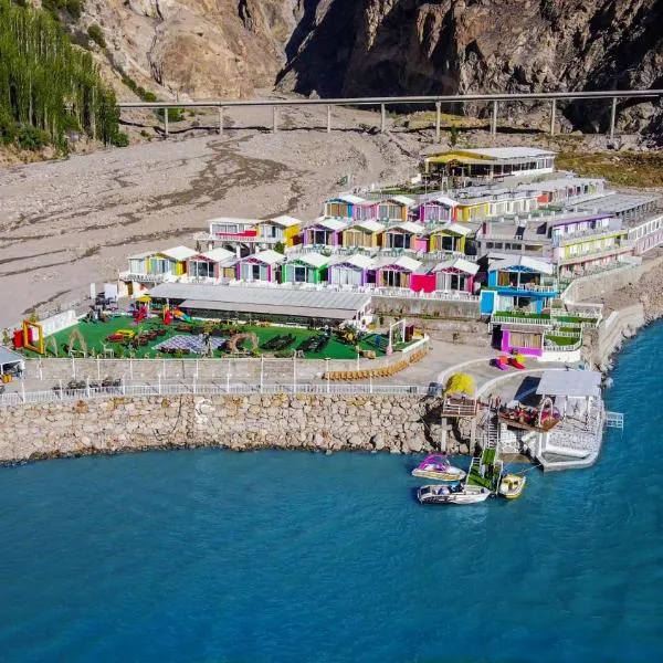 Luxus Hunza Attabad Lake Resort，位于Tashot的酒店