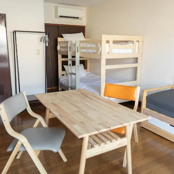 Furano Zone Ski Condo Room 202 Smoking Allowed and Room 103 Non Smoking，位于富良野的酒店
