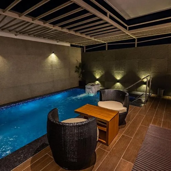 S R Luxury Stays，位于迈索尔的酒店