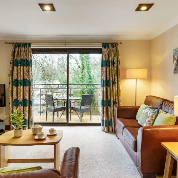 2 Bedroom Lake District Cottage At Windermere Marina Village，位于霍克斯黑德的酒店