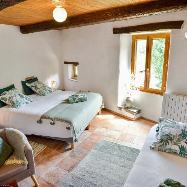 Mas de Boissière - Chambres d'hôtes avec piscine et jacuzzi，位于Cros的酒店