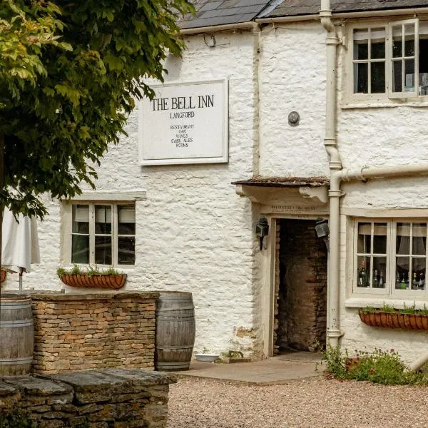 The Bell Inn，位于Little Faringdon的酒店