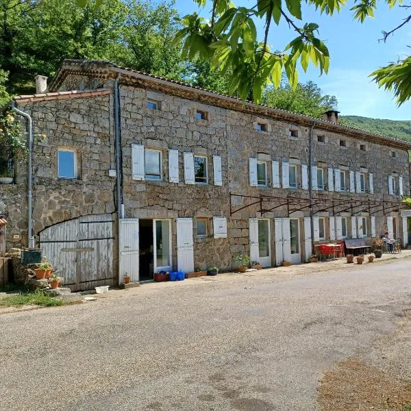 La CELINA，位于Saint-Étienne-de-Serres的酒店