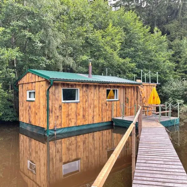 Houseboat U Vodníka，位于Herálec的酒店