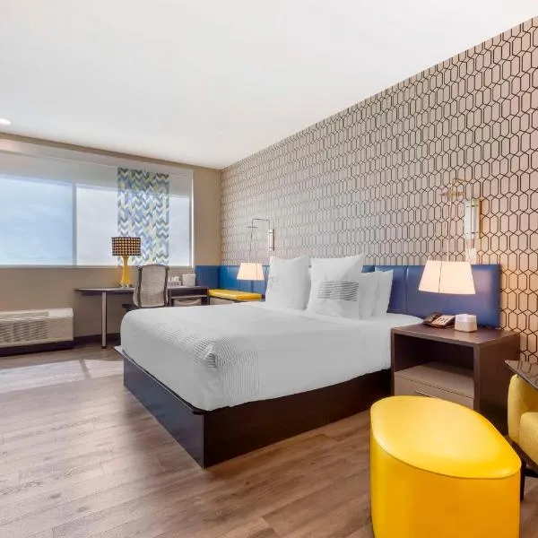 GLō Best Western Dallas South DeSoto，位于迪索托的酒店