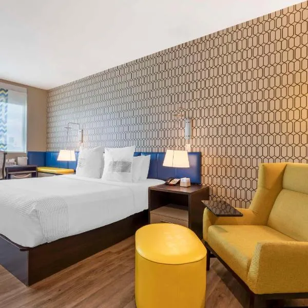 GLō Best Western Dallas South DeSoto，位于迪索托的酒店