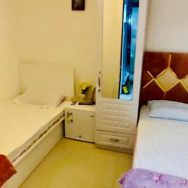 Home STay SMart Couples Room，位于迪拜的酒店