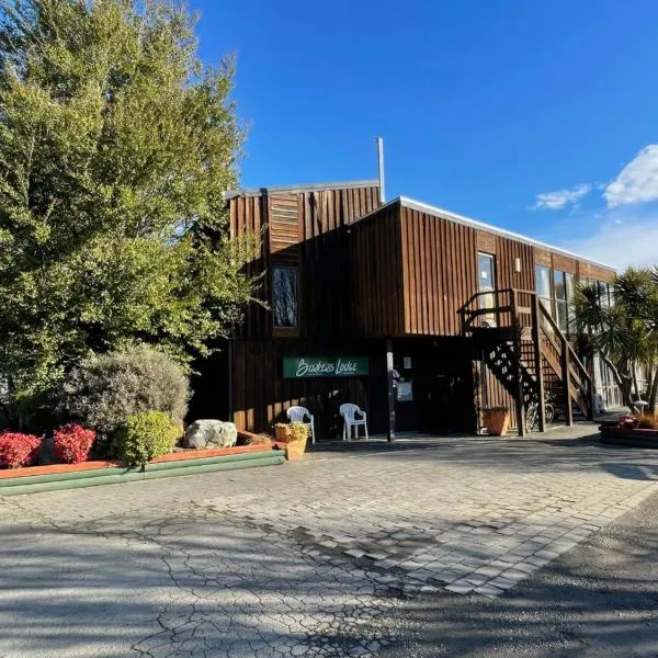 Cedar Chalets and Barkers Lodge，位于梅斯文的酒店