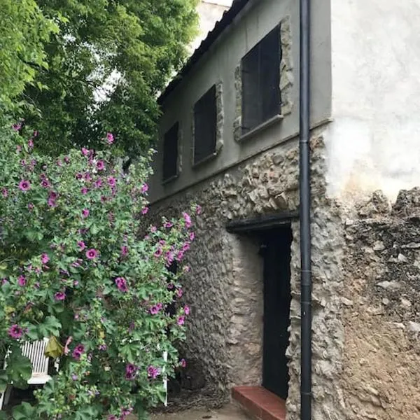 CASA AIDAN rural acogedora con vistas de montaña，位于Ulldecona的酒店
