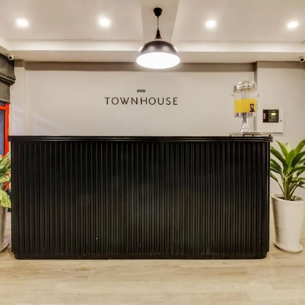 Townhouse Begumpet Near Hyderabad Central，位于Ameerpet的酒店