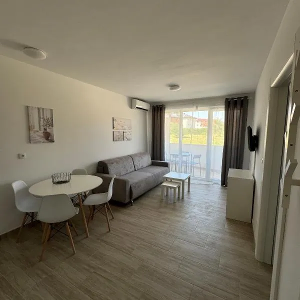 Apartman VERA Srebrno Jezero，位于Ostrovo的酒店