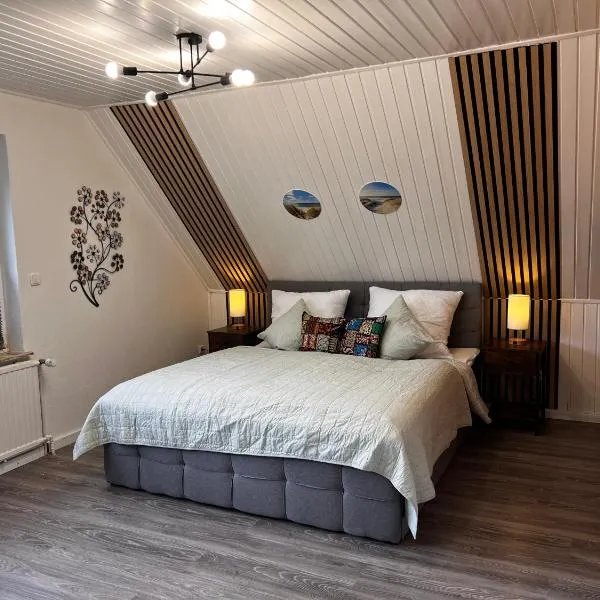 Nahe Kiel, Neues Ferienhaus an der Ostsee mit Sauna,Kamin und Garten,Parkplatz,5 Betten, 3 Schlafzimmer，位于Osdorf的酒店