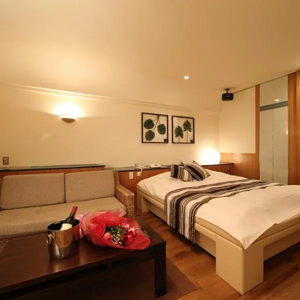 Hotel La Siesta (Adult Only)，位于Kinugasa的酒店