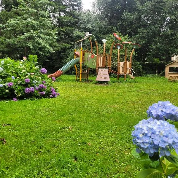 Camping du Bois Fleuri，位于Fontiers-Cabardès的酒店