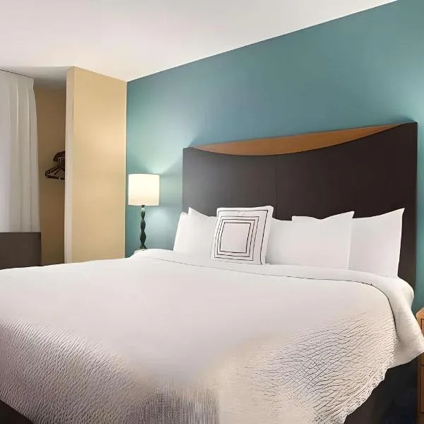 Dubuque Inn & Suites，位于迪比克的酒店