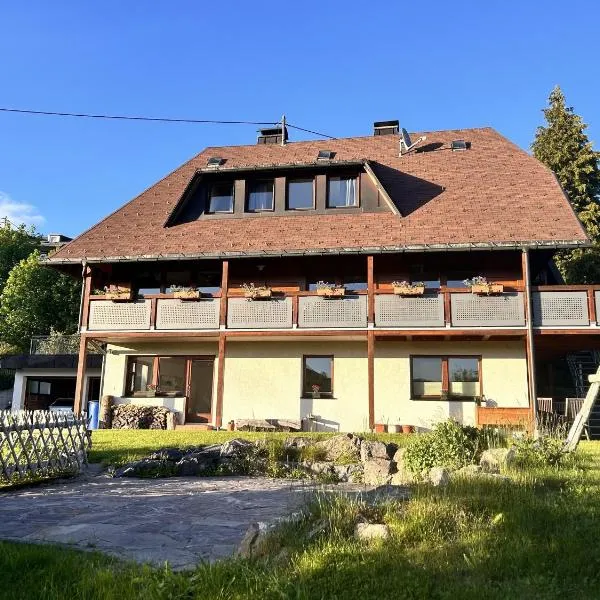 Ferienwohnung Käppeleblick，位于黑林山区贝尔瑙的酒店