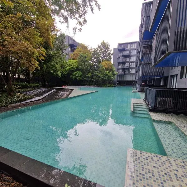 The Deck Condo Patong 7th Fl Mountain View 2，位于芭东海滩的酒店