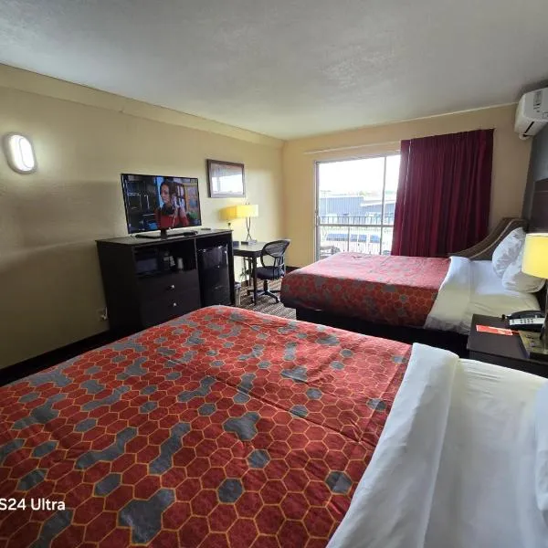 Econo Lodge Inn & Suites Mason City - Clear Lake，位于梅森城的酒店