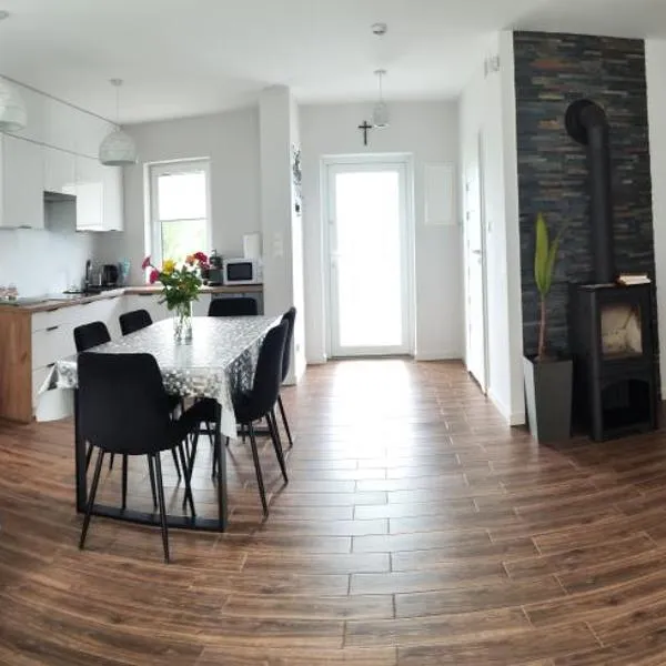 Noclegi i ApiTerapia Pszczeli Raj，位于Huta Szklana的酒店