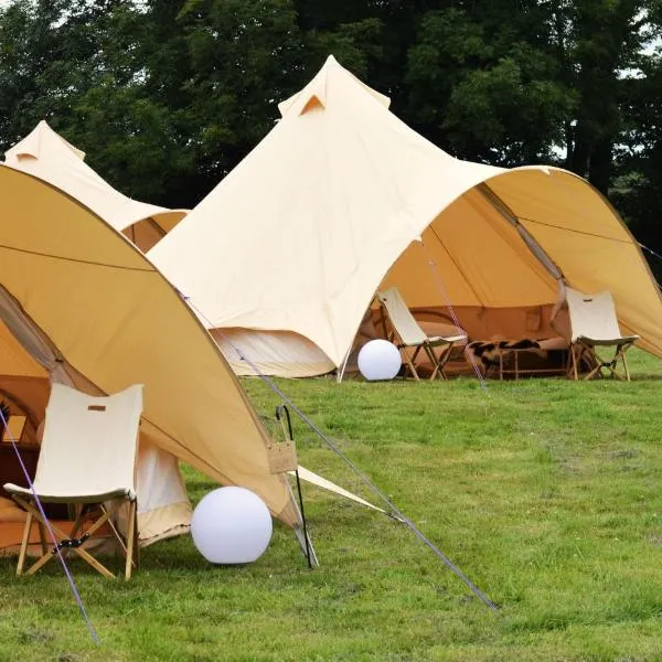"Badger" Tylda Tents at Heydaze Campsite - 5m Luxury Bell Tent，位于洛斯特威希尔的酒店
