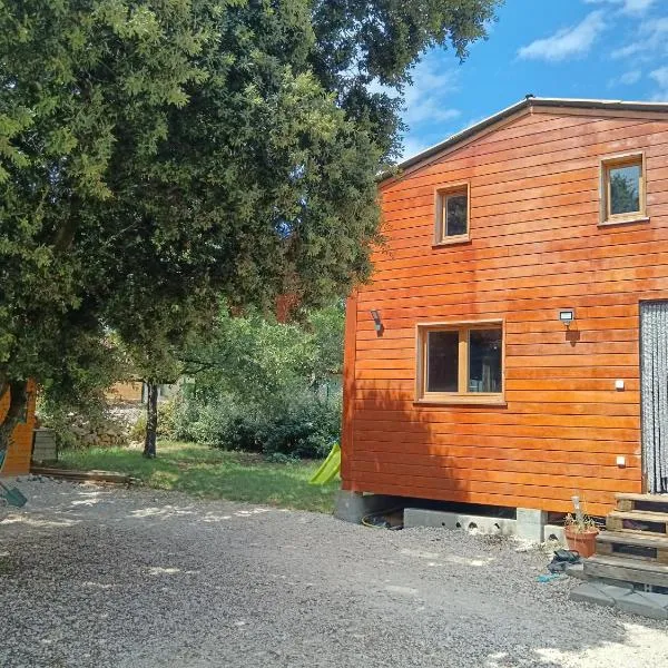 Chalet 50m2 climatisé，位于Montjoyer的酒店