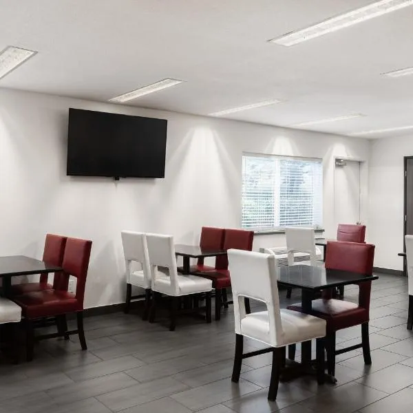 奥本/西雅图红狮酒店及套房，位于奥本的酒店