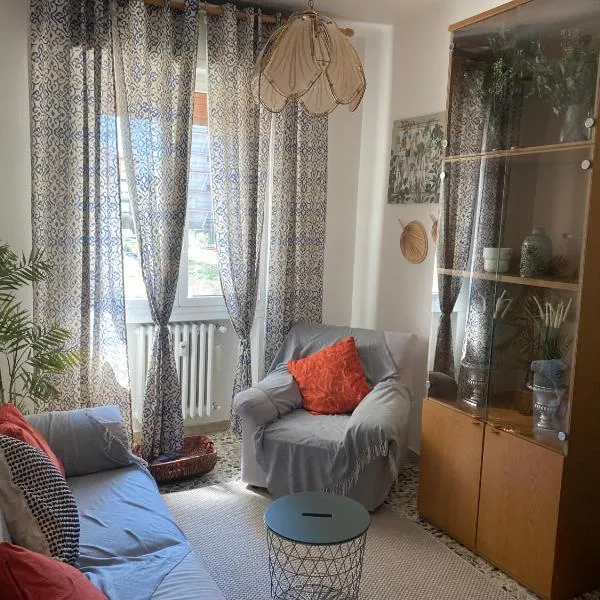 Nebula Nook Luxury Apartment，位于摩德纳的酒店