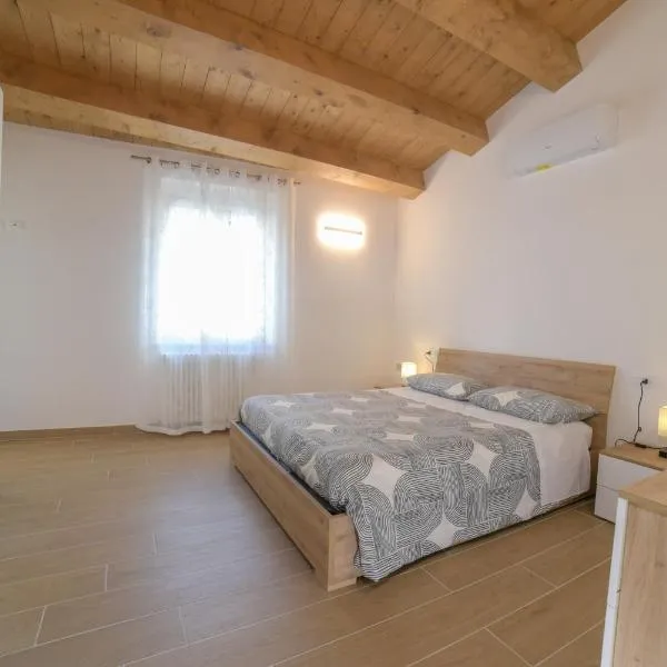 La Piazzetta Holiday House，位于Ostra Vetere的酒店