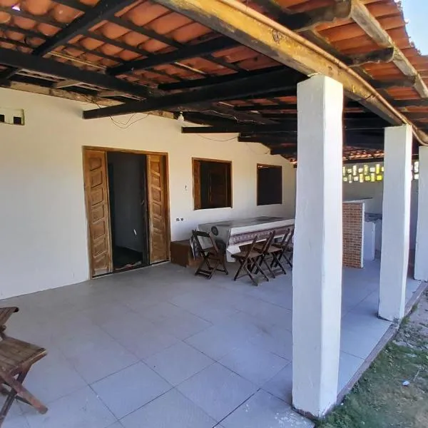 Casa frente ao mar com piscina，位于伊列乌斯的酒店