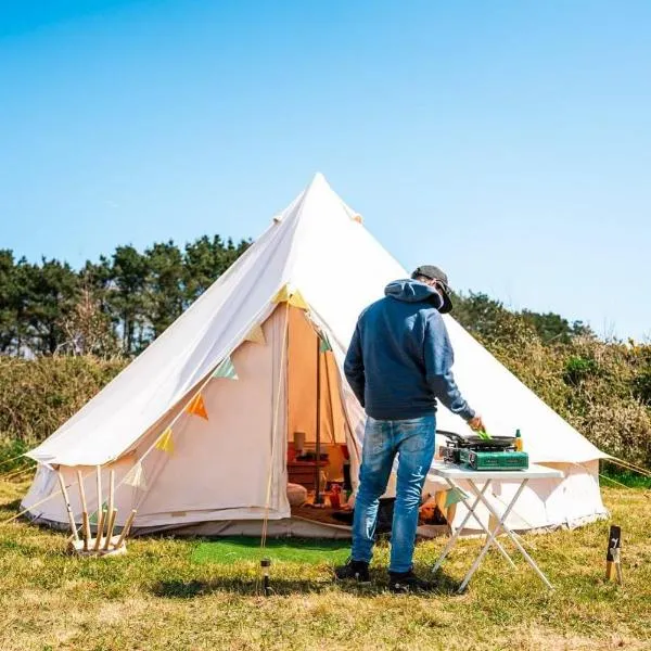 Firecrest Bell Tent at Tregonetha Lake，位于大圣科勒姆的酒店