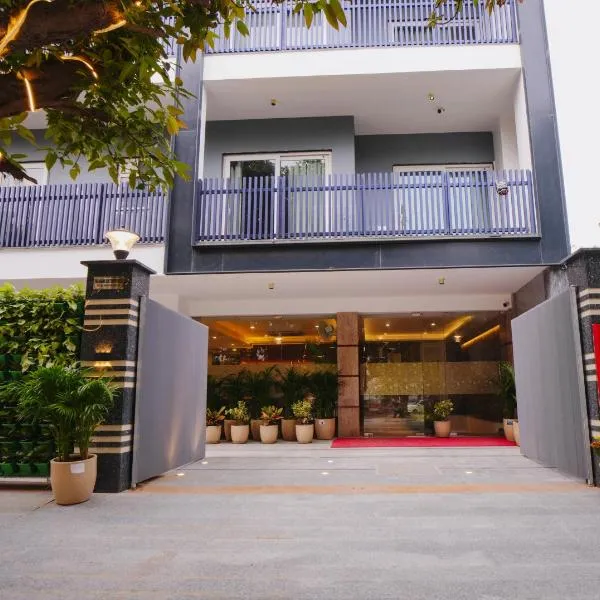 Haris Court- Hotel and Banquet, DLF Phase 3 Gurugram，位于古尔冈的酒店