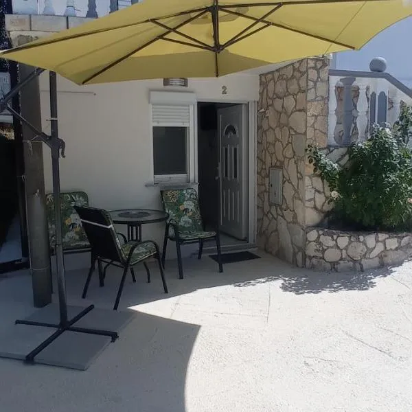 Apartman Tina 2，位于拉扎纳茨的酒店