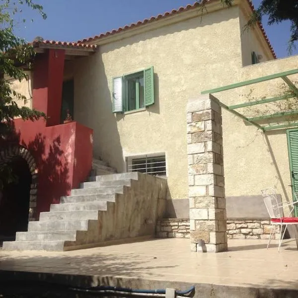Spacious Villa with View 10 mins Walk to the Beach，位于迈索尼的酒店