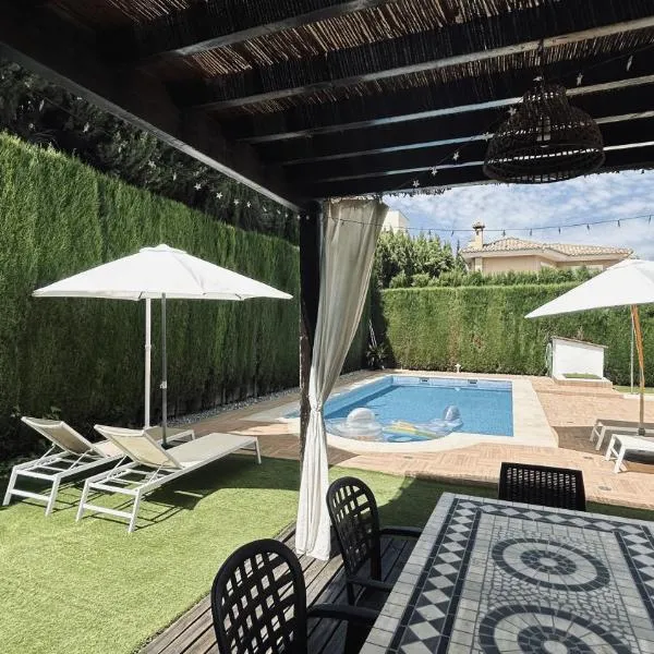 Extraordinaria Villa con piscina y chimenea，位于格拉纳达的酒店