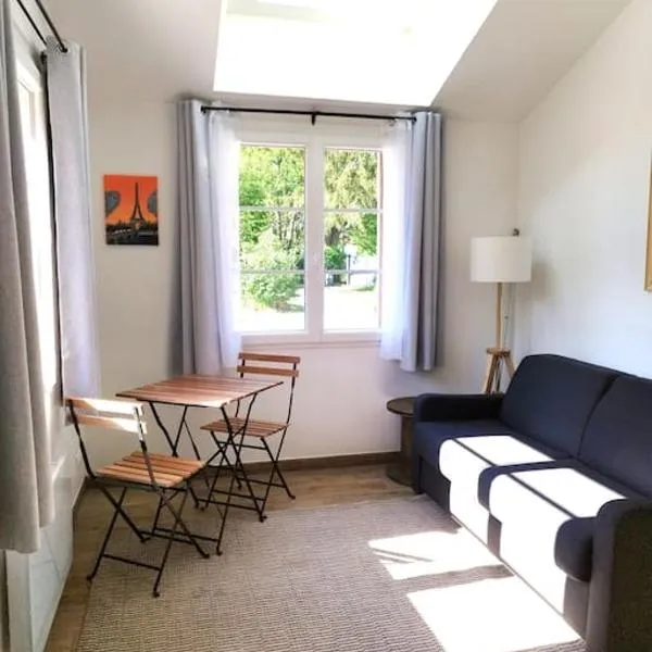 Peaceful studio in Coye-la-Forêt，位于Coye-la-Forêt的酒店