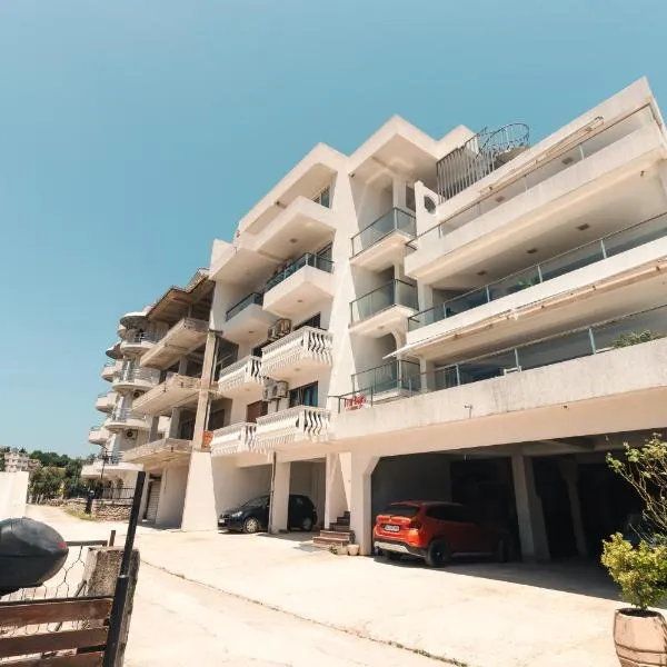 Apartments FourRoses，位于乌尔齐尼的酒店