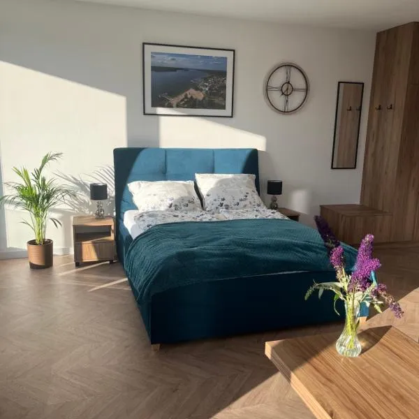 Apartament Słoneczny widok boczny na jezioro，位于哈日科维的酒店