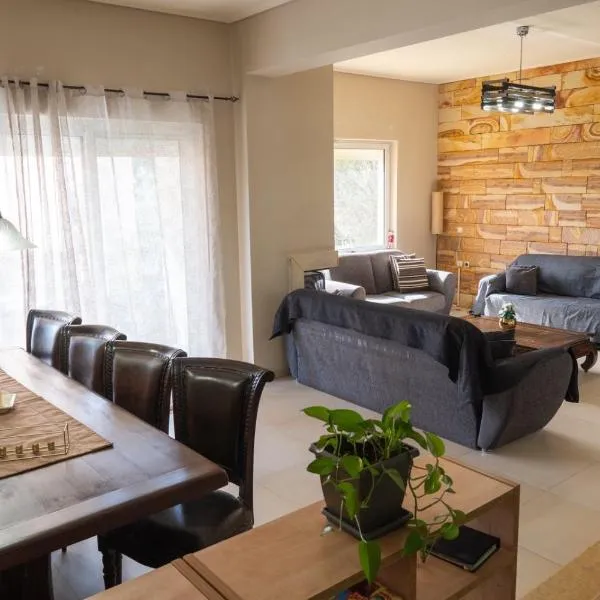 Angela quiet, modern house，位于卡拉马塔的酒店