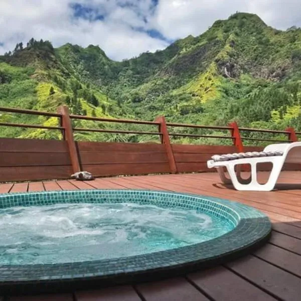 Villa de luxe LEGEND RESORT MOOREA vue mer et montagne - piscine - terrain de tennis - salle de sport - 3 chambres，位于Iumaru的酒店