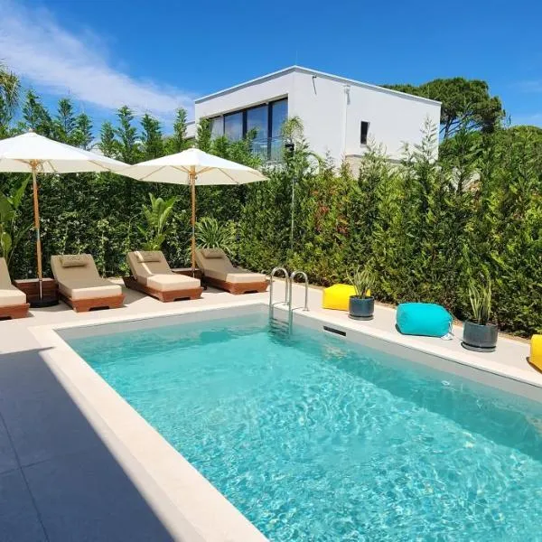 Villa MarYsol - San Pietro Resort - Pool & Hot Tub，位于都拉斯的酒店