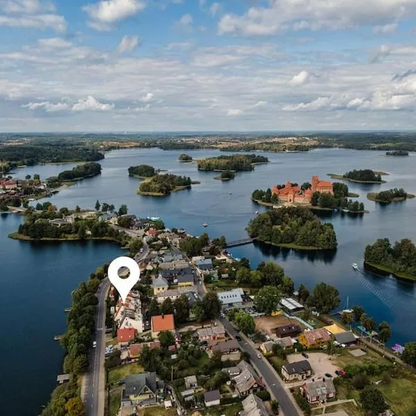 Apartment in Trakai by the lake!，位于Padumble的酒店