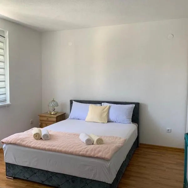 Apartmani CENTAR，位于亚伊采的酒店