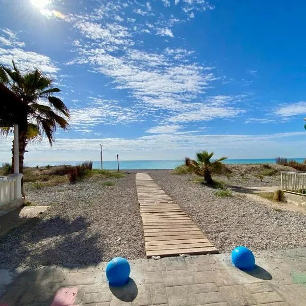 The room Comfort in a shared apartment at Playa de Nules, 50 m from the sea with Wi-Fi，位于Alquerías del Niño Perdido的酒店