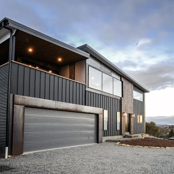 Snowbell - Mountain View, 4BR Modern Detached Home，位于金德拜恩的酒店