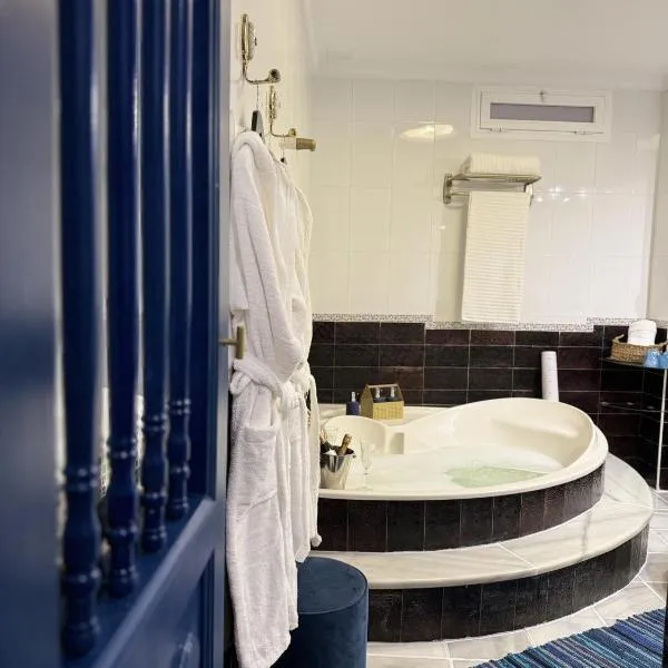 The Blue Suite，位于福恩吉罗拉的酒店