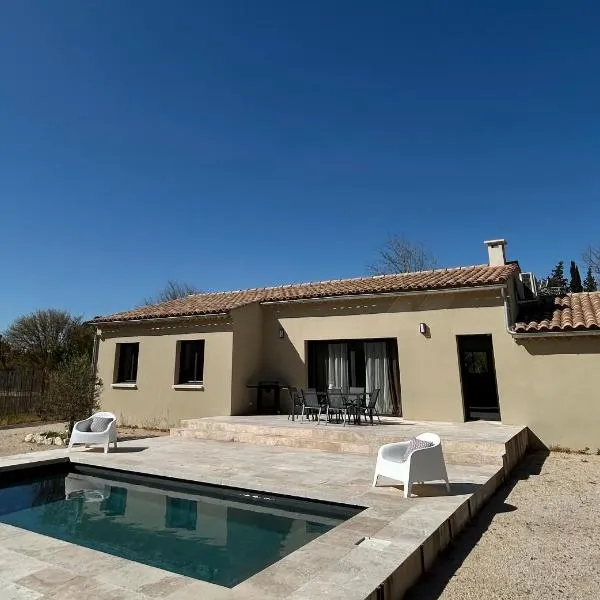 Villa en Provence avec piscine，位于Mollégès的酒店